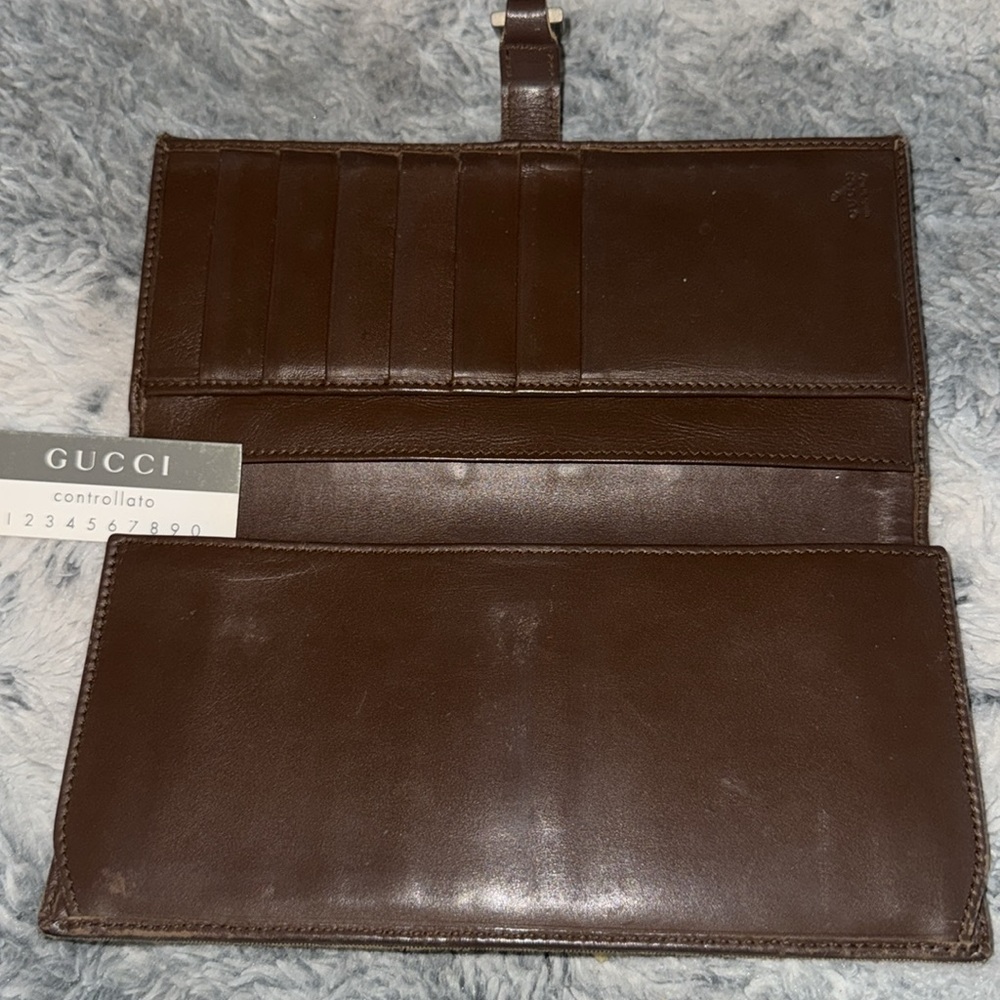 Women’s or Men's Gucci Canvas Long Wallet!! Comes with interlocking hardware! - Picture 13 of 17